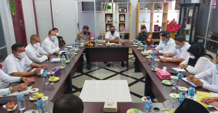 Bupati Rocky Minta Semua Pihak Fokus Tangani Covid-19