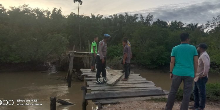 Sebuah Unit Jembatan Di Aceh Timur Terputus, Ambruk Dikarnakan Hujan Lebat
