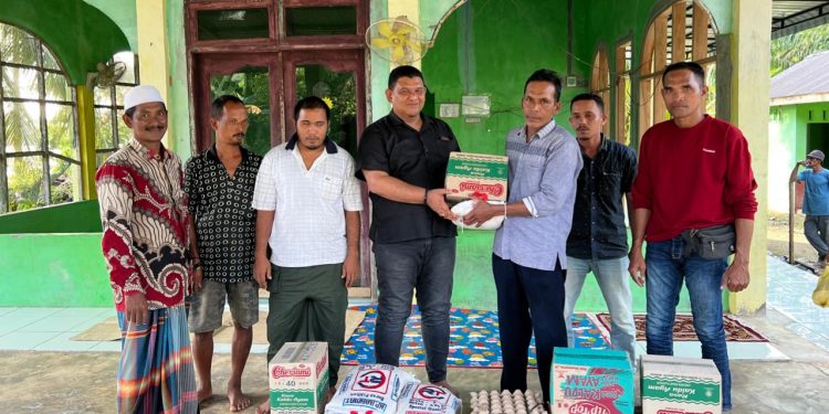 Pang Ucok Salurkan Bantuan Sembako Untuk Korban Banjir di Julok