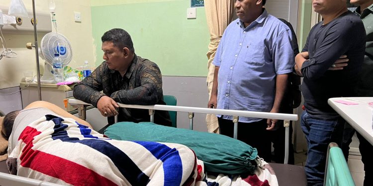 Sehari Usai Dilantik, Pang Ucok Didampingi Posmen Jenguk Tgk Hasan Mantan Bendahara DPP PA di RSZA