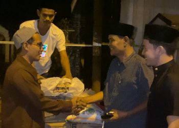 Tiga Rumah Warga Aceh Barat Dilahap Sijago Merah, Founder RTA Serahkan Bantuan Masa Panik