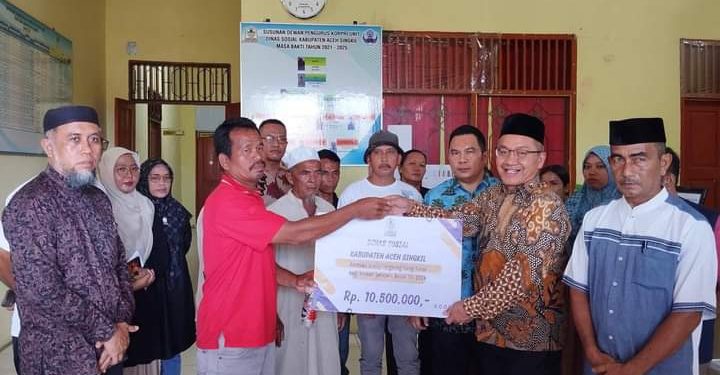 Pj Bupati Serahkan Bantuan Rp.10,5 Juta Per KK Kepada Korban Kebakaran