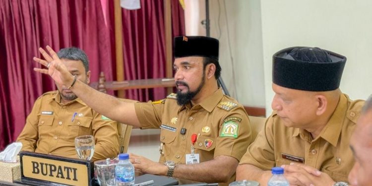 Bupati Al-Farlaky Pimpin Rakor Sengketa Lahan Masyarakat dengan PT Enam – enam