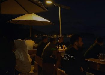 Syariat di Ujung Pukul 23: Mengapa Jam Sebelas Malam Mendidik Sebuah Paham Baru, Bukan Keadilan?