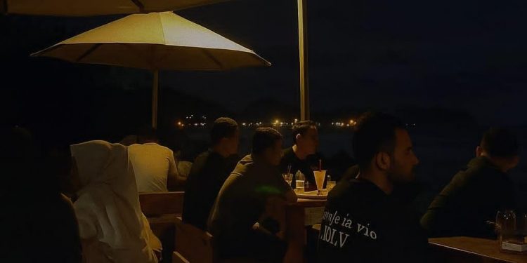 Syariat di Ujung Pukul 23: Mengapa Jam Sebelas Malam Mendidik Sebuah Paham Baru, Bukan Keadilan?