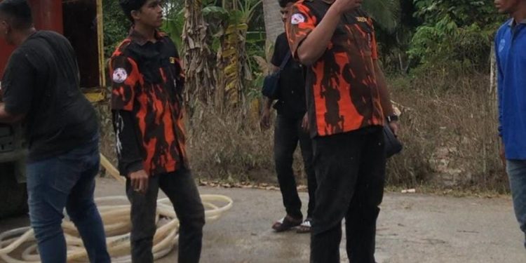 SAPMA PP Aceh Salurkan Air Bersih dan Sembako untuk Warga Terdampak Banjir Aceh Timur