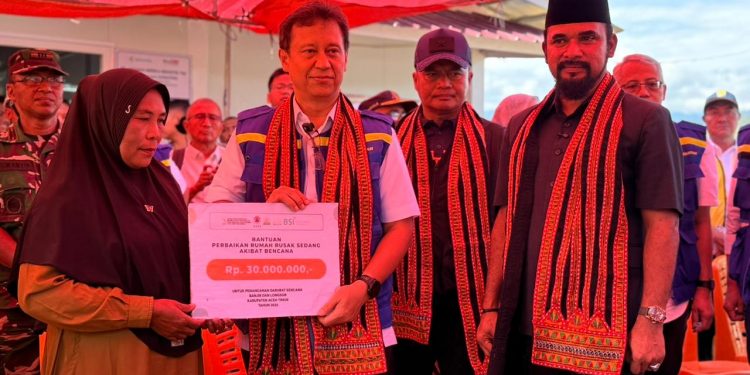 Bupati Al-Farlaky Dampingi Menkes Resmikan Puskesmas Lokop