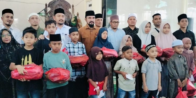 Geuchik Senebok Baro Sambut Kunker Bupati, Santuni Anak Yatim Se-Kecamatan Ranto Peureulak
