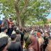 Sambut Pendemo, Bupati Al-Farlaky Jawab Lugas dan Tegas Tuntutan Massa
