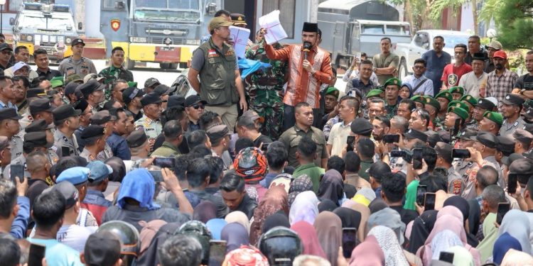 Bupati Aceh Timur Temui Langsung Pendemo, Netizen: “Beda Kelas dengan Wali Kota Langsa”