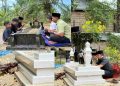 Manfaatkan Hari Kedua Idul Adha, Bupati Aceh Timur Ziarah ke Makam Orang Tua dan Santuni Warga
