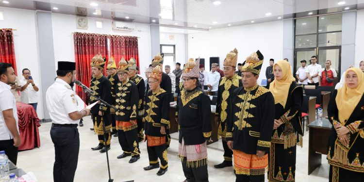 Bupati Al-Farlaky Lantik Pengurus MAA Aceh Timur Masa Jabatan 2026-2030