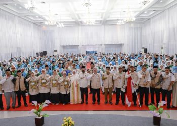 Bupati Al- Farlaky Lepas Jamaah Haji Kloter 7 di Embarkasi Haji Banda Aceh Minta Titip Doa Dari Baitullah Untuk Aceh Yang Damai