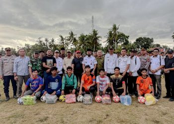 Bupati Al-Farlaky Kick Off Turnamen Sepak Bola Pelajar SMA Sederajat di Simpang Ulim