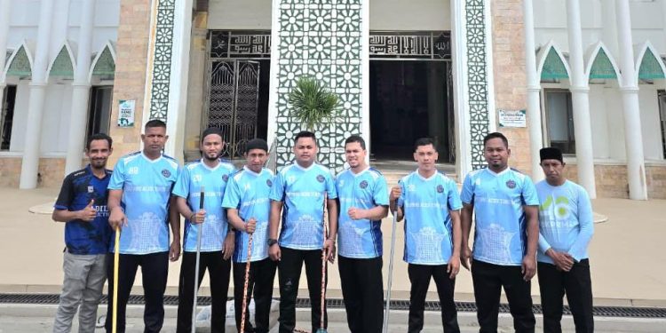 Wakil Ketua BKPRMI Aceh Timur Pimpin Gotong Royong di Masjid Agung Idi