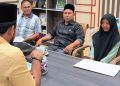 Bupati Aceh Timur Al-Farlaky Bantu Asna, Siswi Yatim yang Viral Kayuh Sepeda ke Sekolah